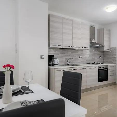 Stancija Amorozo 5 - Apartment N. 7 Porec Exterior photo