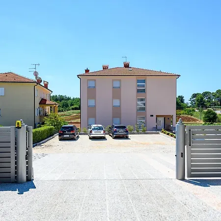 Stancija Amorozo 5 - Apartment N. 7 Porec Exterior photo
